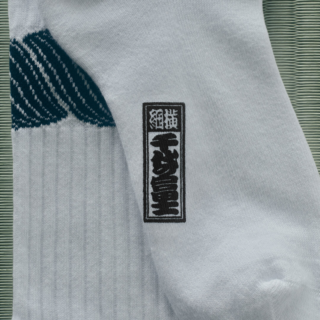 ファミリーマートが千代の富士とコラボして発売したラインソックス