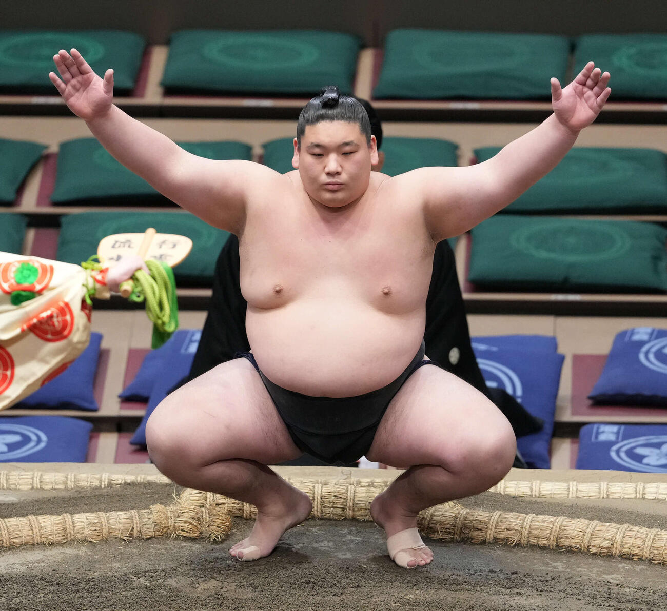 塵手水（ちりちょうず）を切る佐田の城（2026年1月撮影）