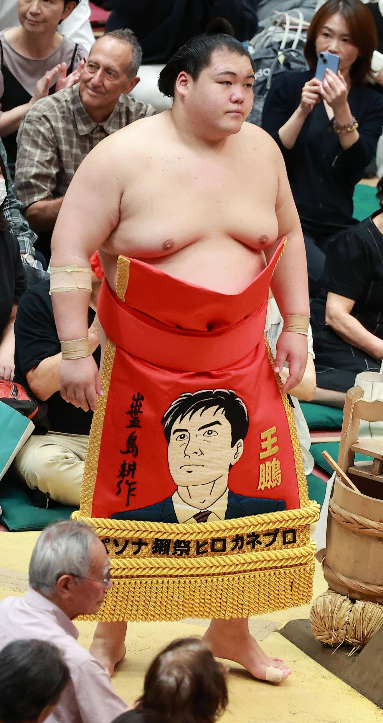 土俵入りする王鵬（撮影・中島郁夫）