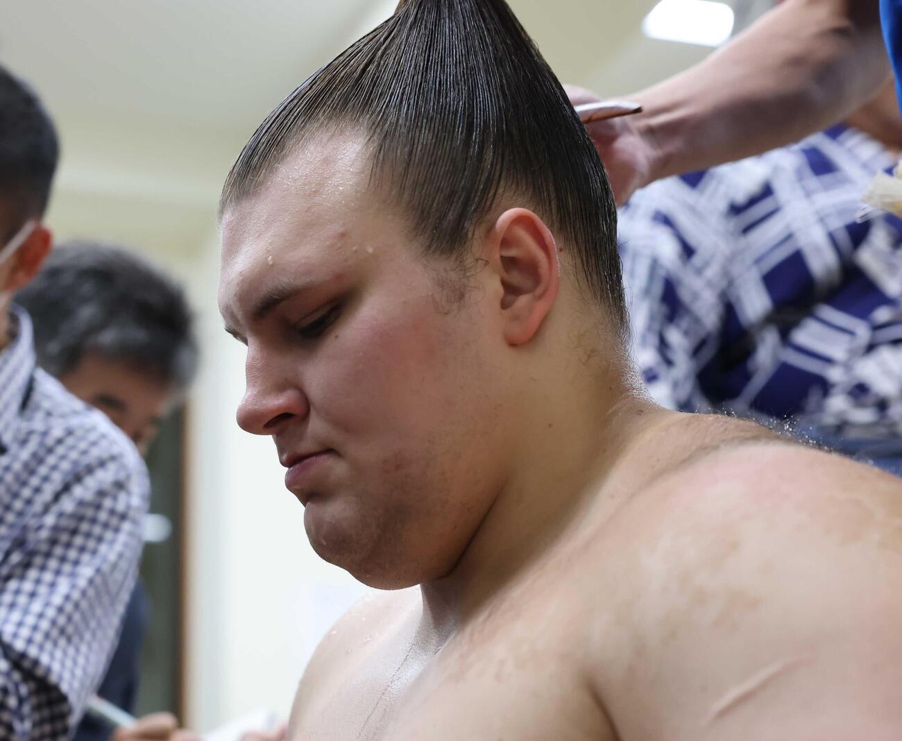 3連敗を喫した安青錦は支度部屋で厳しい表情を見せる