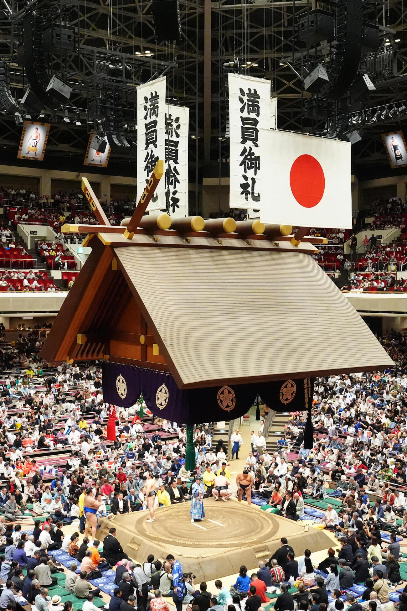 満員御礼となる大相撲秋場所9日目（撮影・江口和貴）