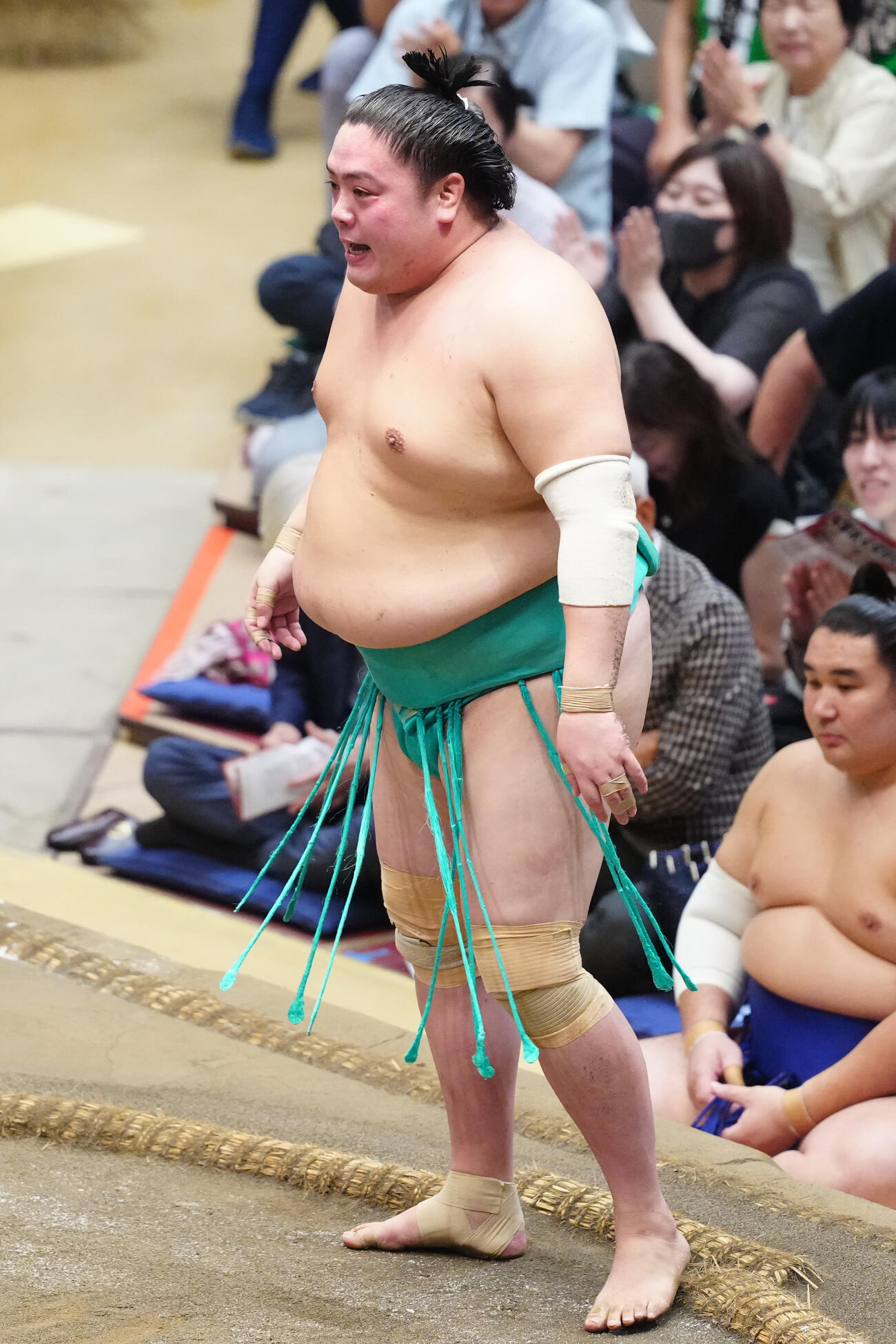 獅司に小手投げで敗れた一山本（撮影・江口和貴）