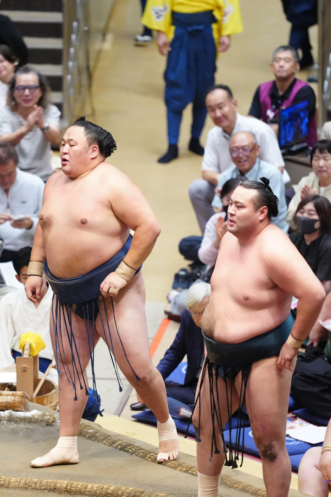 北の若（右）をつき落としで破った玉鷲（撮影・江口和貴）