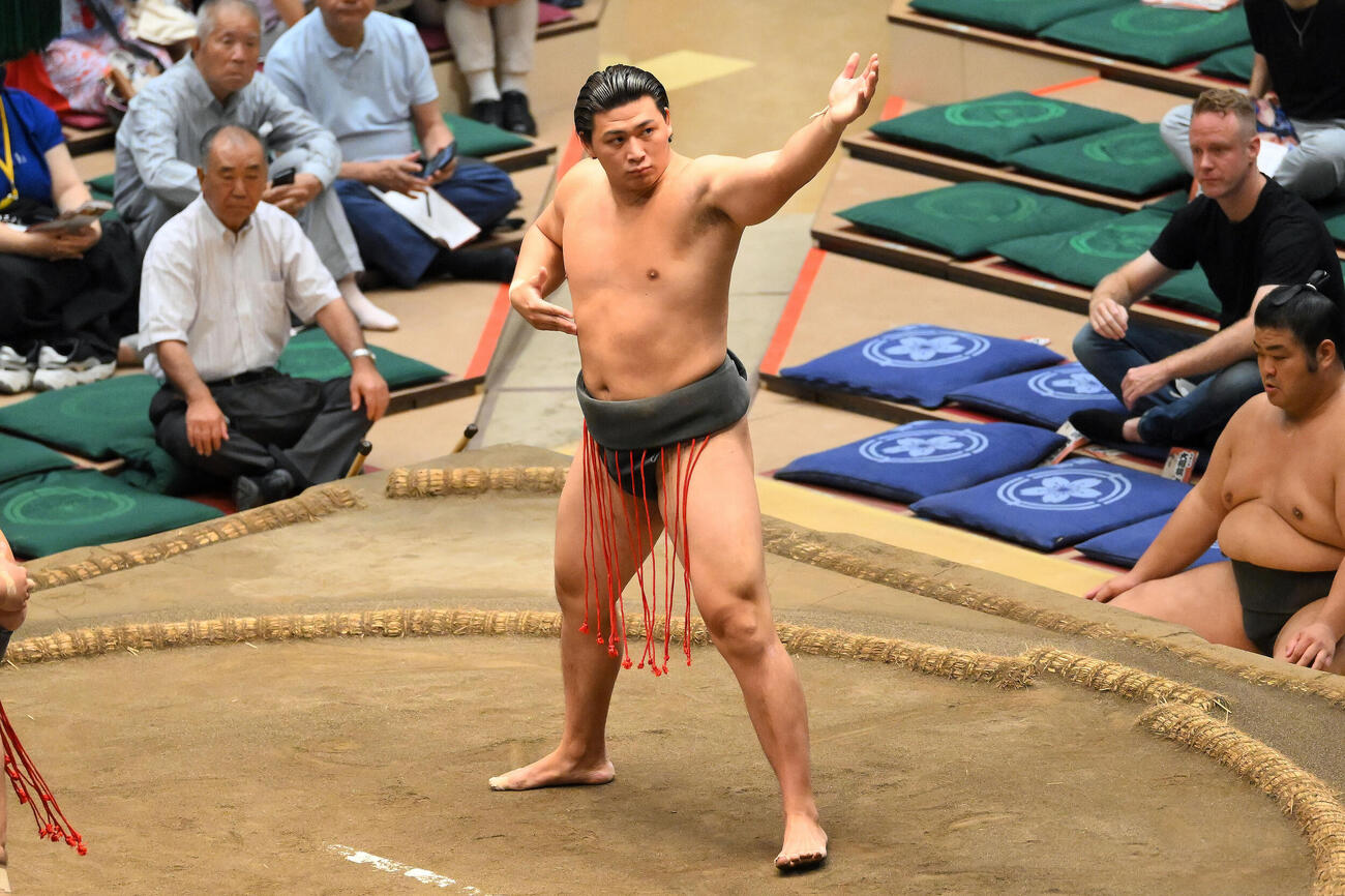 北大地との取り組みに臨む大森（撮影・滝沢徹郎）