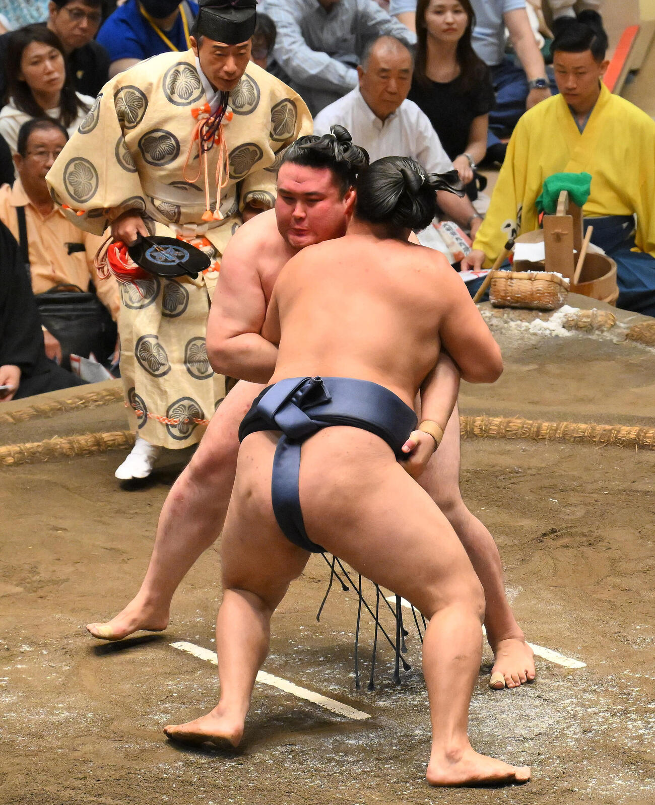 金峰山（後方）は寿之富士を攻める（撮影・滝沢徹郎）