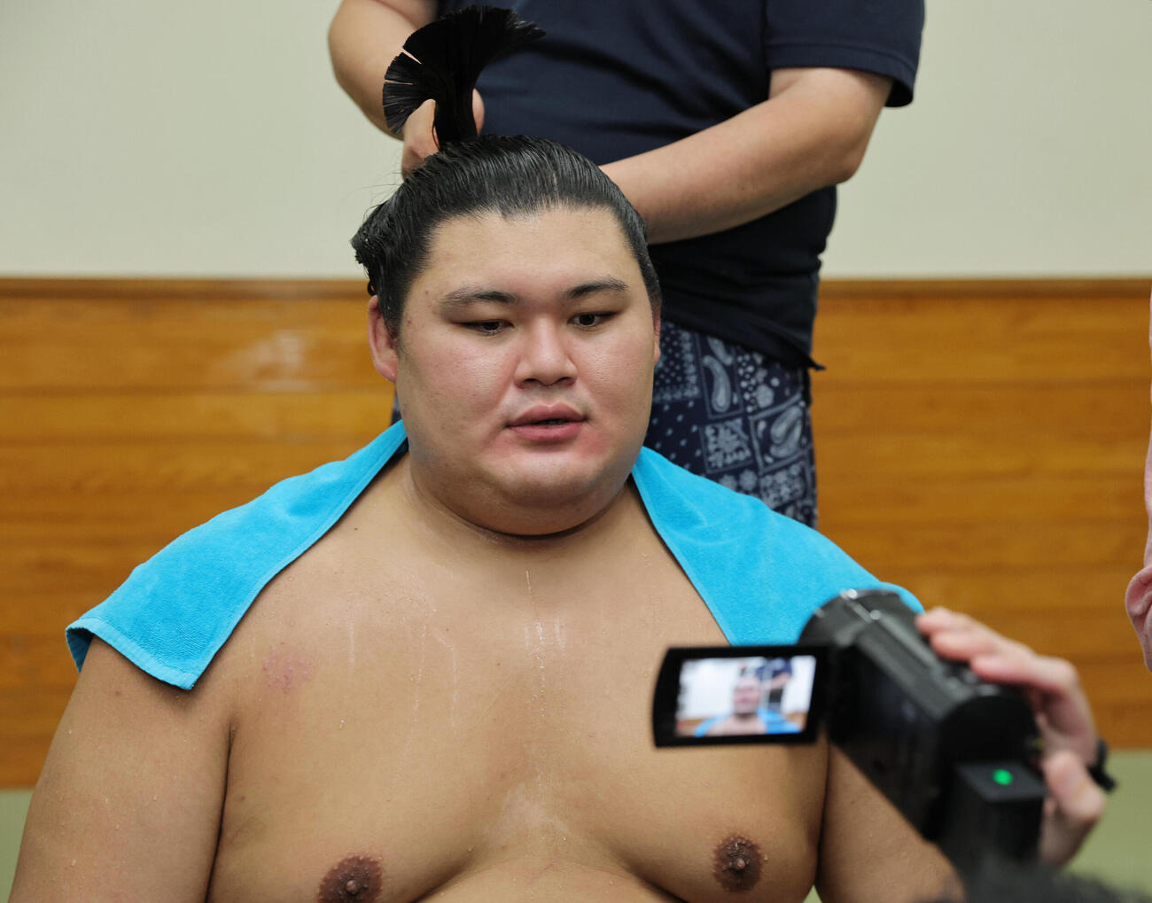 帰り支度をする大の里