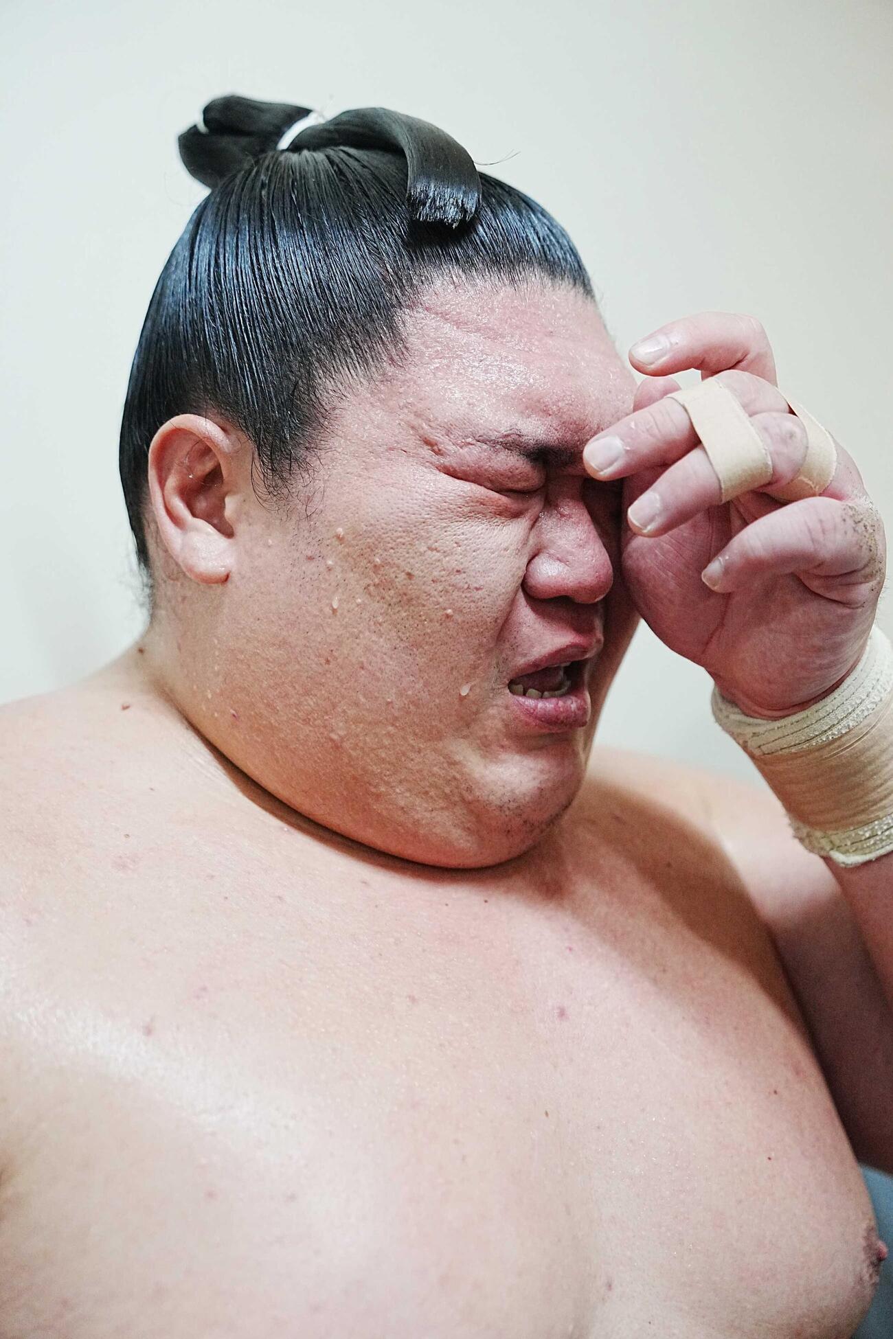 取組後に現役引退を表明した矢後（撮影・小沢裕）