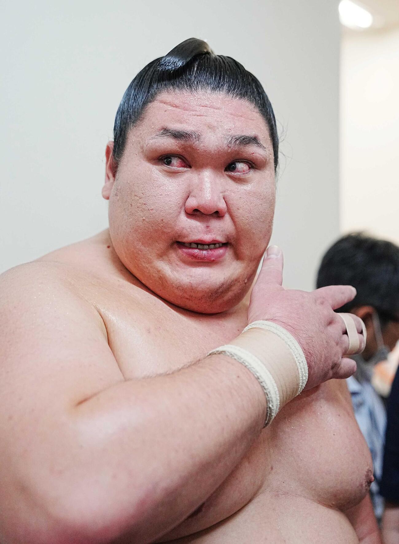 取組後に現役引退を表明した矢後（撮影・小沢裕）