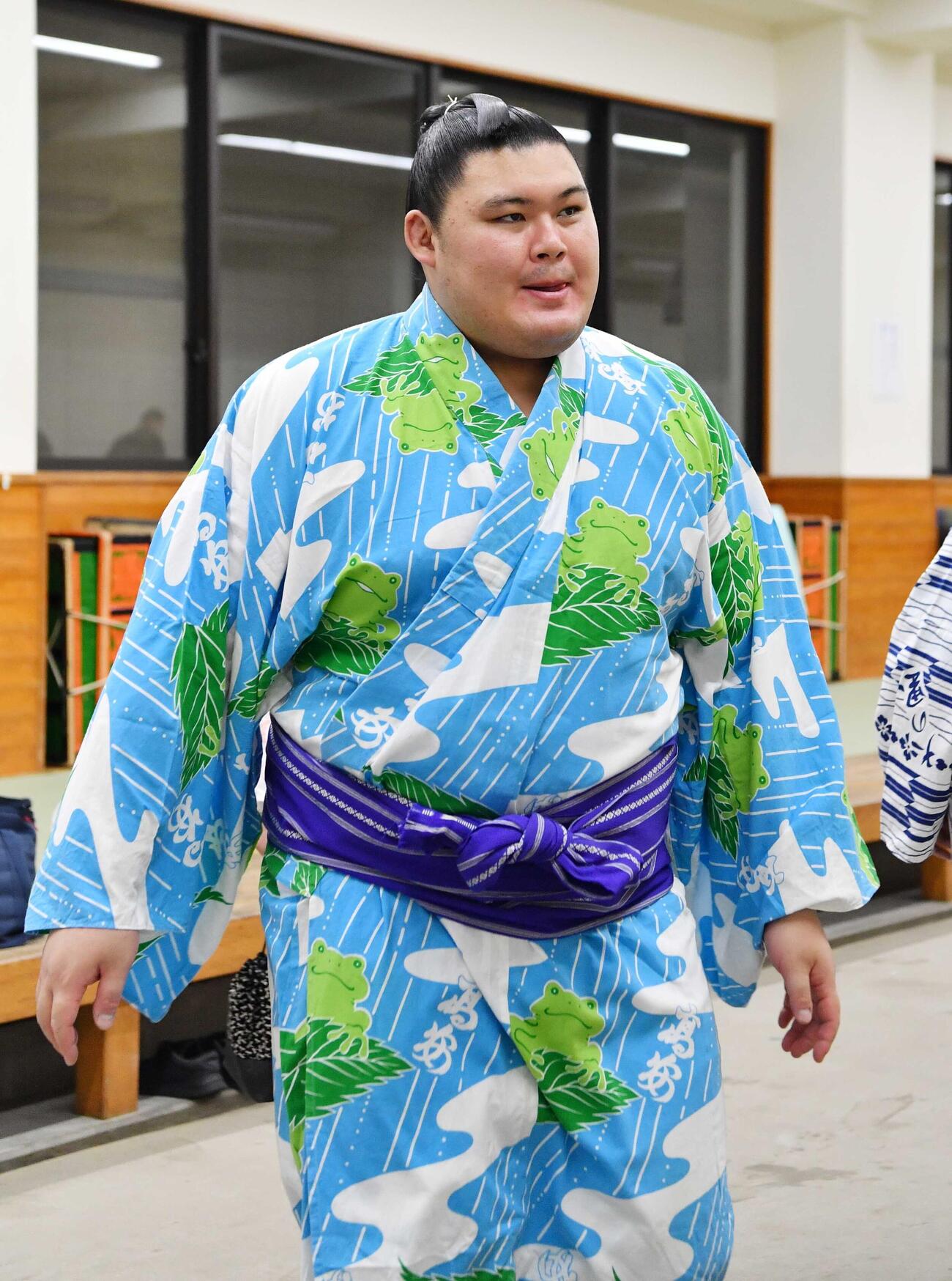 支度部屋を引き揚げる大の里