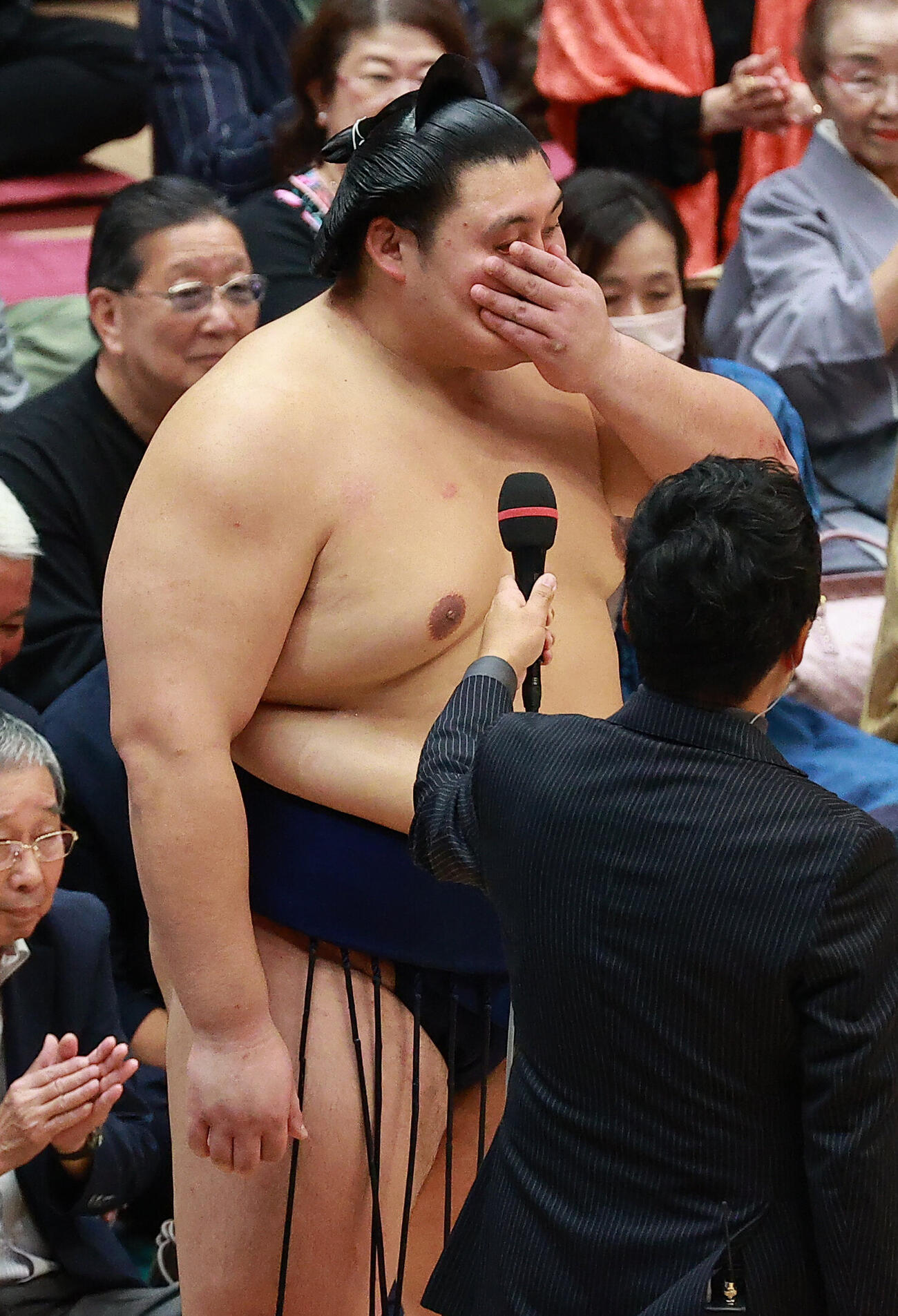 インタビューで感慨深そうな表情の大の里（撮影・中島郁夫）