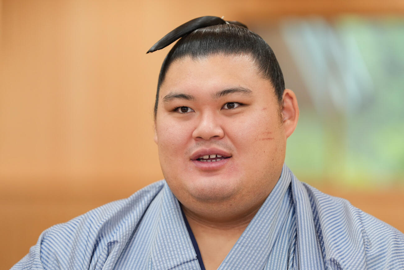 優勝一夜明け会見に臨む大の里（撮影・小沢裕）