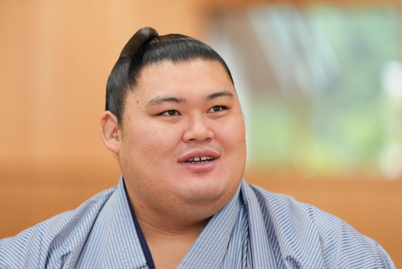 優勝一夜明け会見に臨む大の里（撮影・小沢裕）