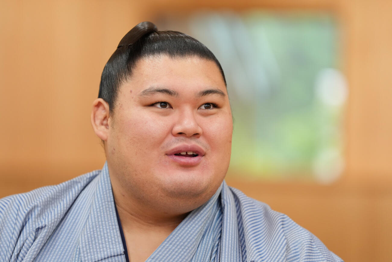 優勝一夜明け会見に臨む大の里（撮影・小沢裕）