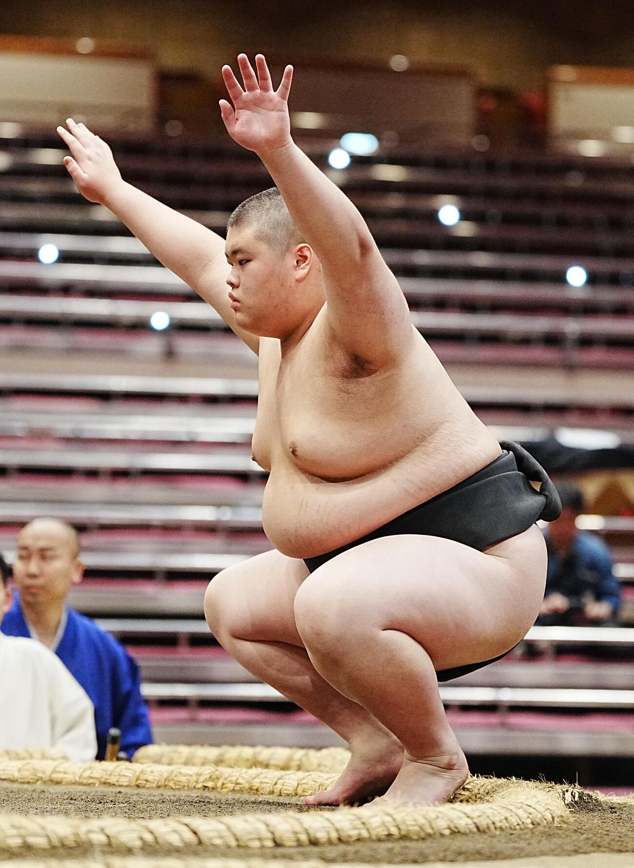 前相撲で塵手水（ちりちょうず）を切る遥人（2026年5月14日撮影）