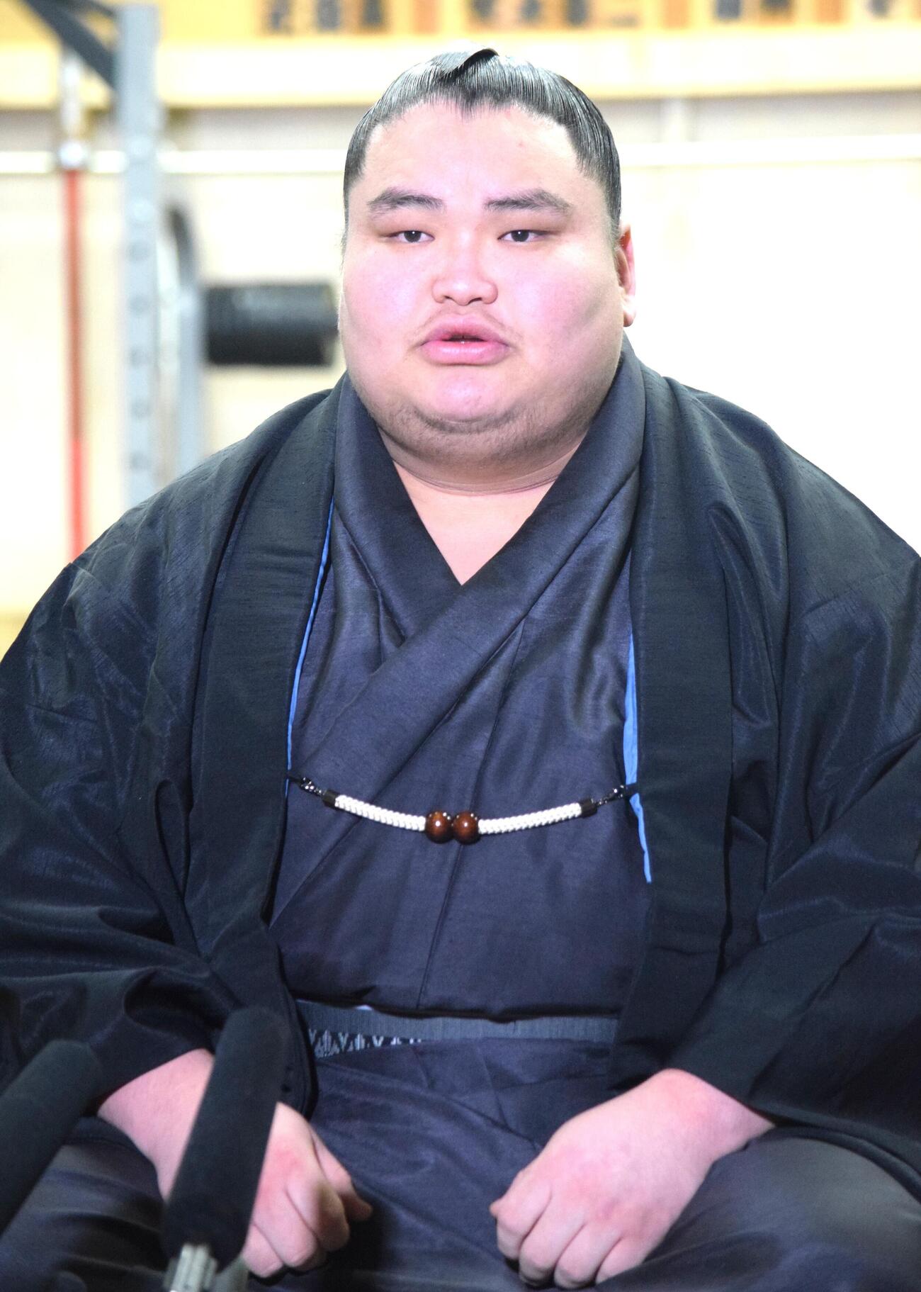 質問に答える旭富士