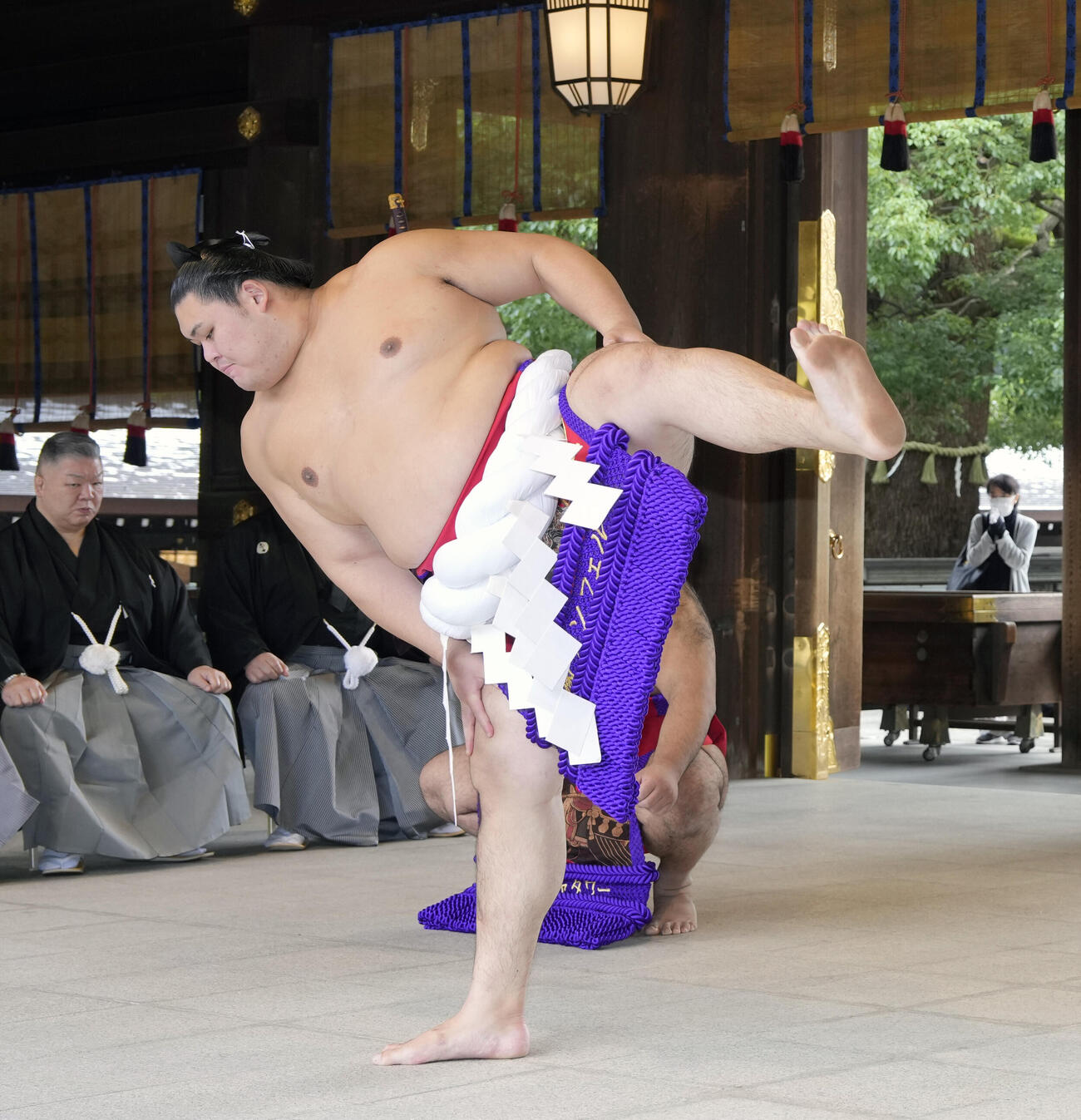 明治神宮奉納土俵入りに臨む大の里（撮影・小島史椰）