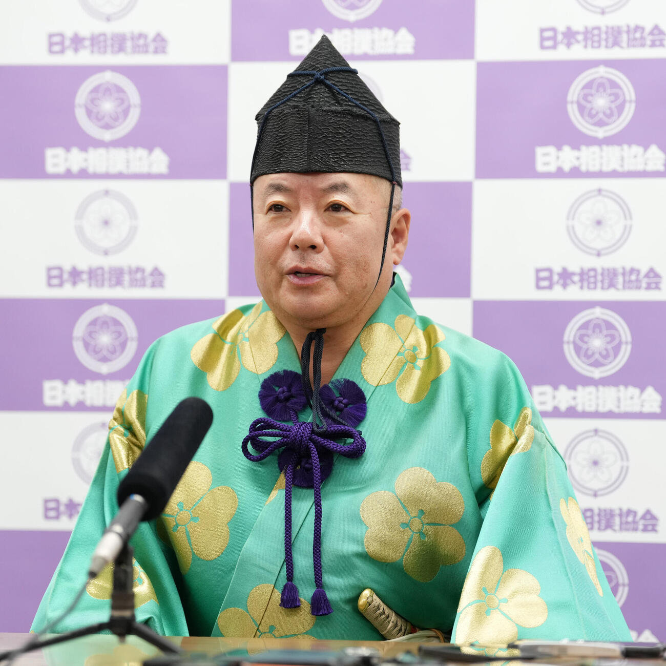 引退会見を行う立行司の木村庄之助（撮影・小島史椰）