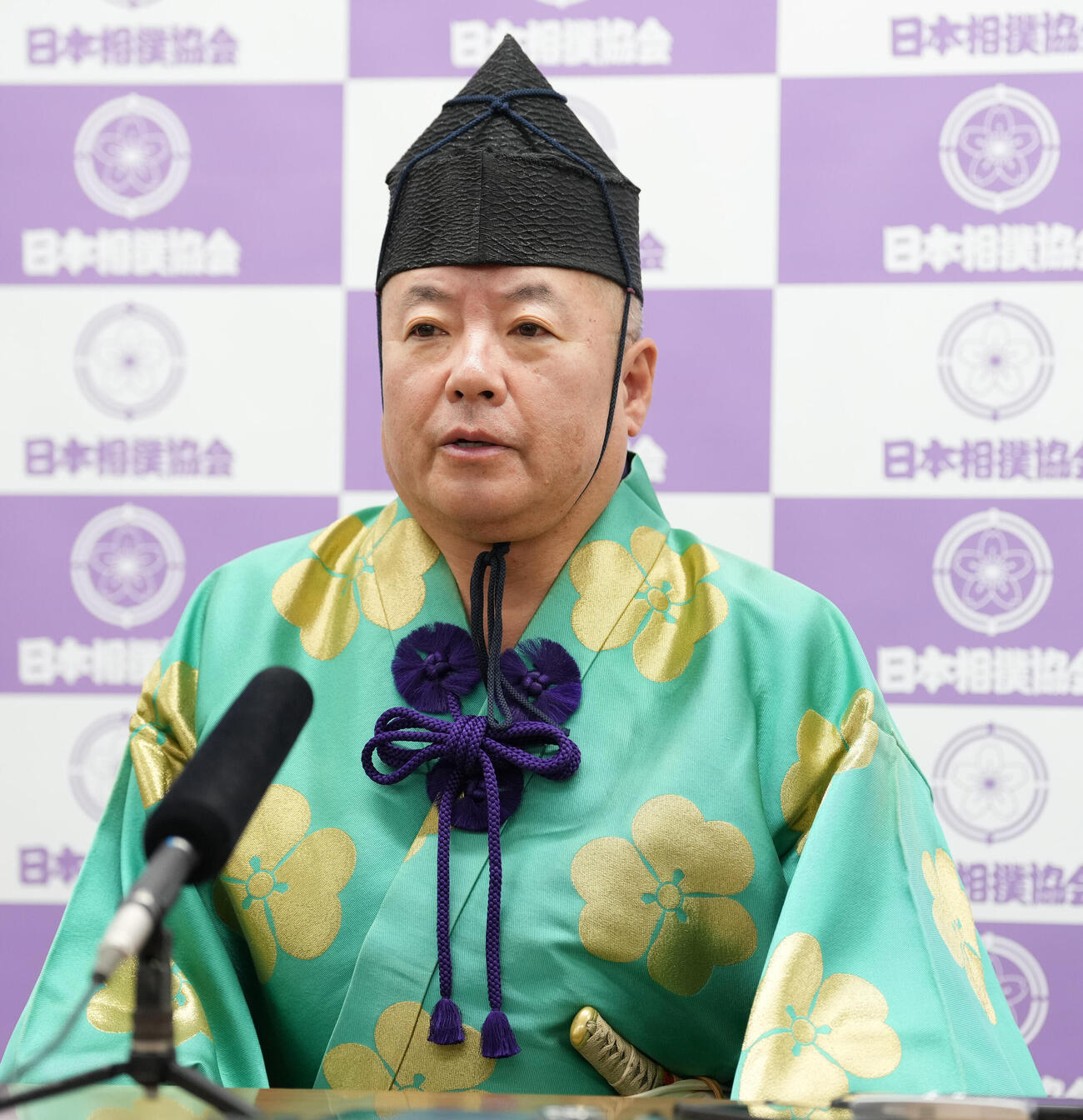 引退会見を行う立行司の木村庄之助（撮影・小島史椰）