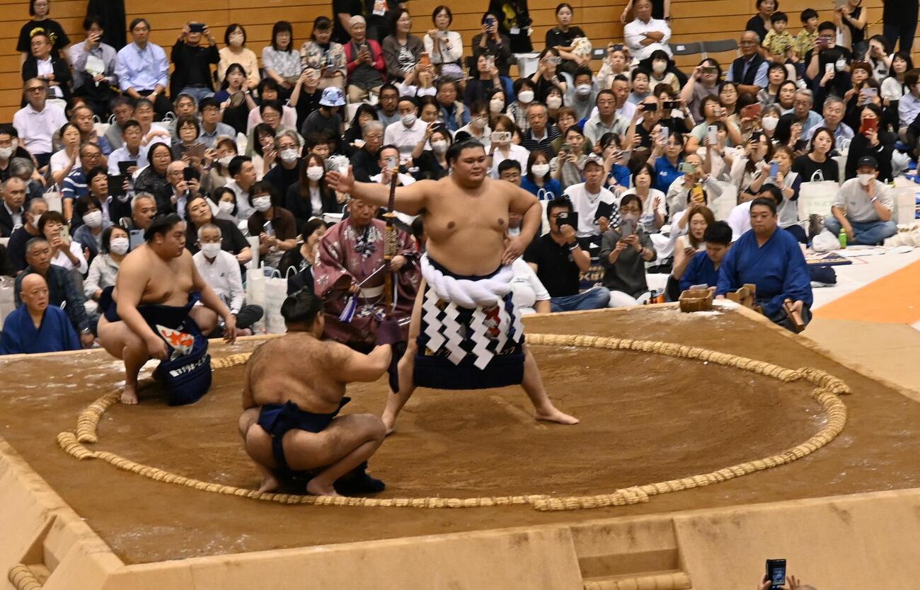 横綱土俵入りに臨む大の里