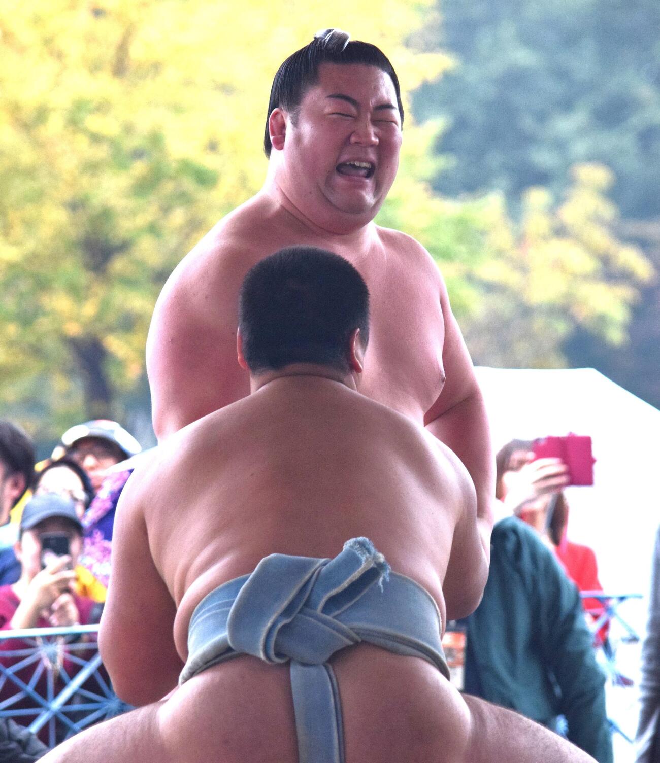 高校生と稽古をする嵐富士