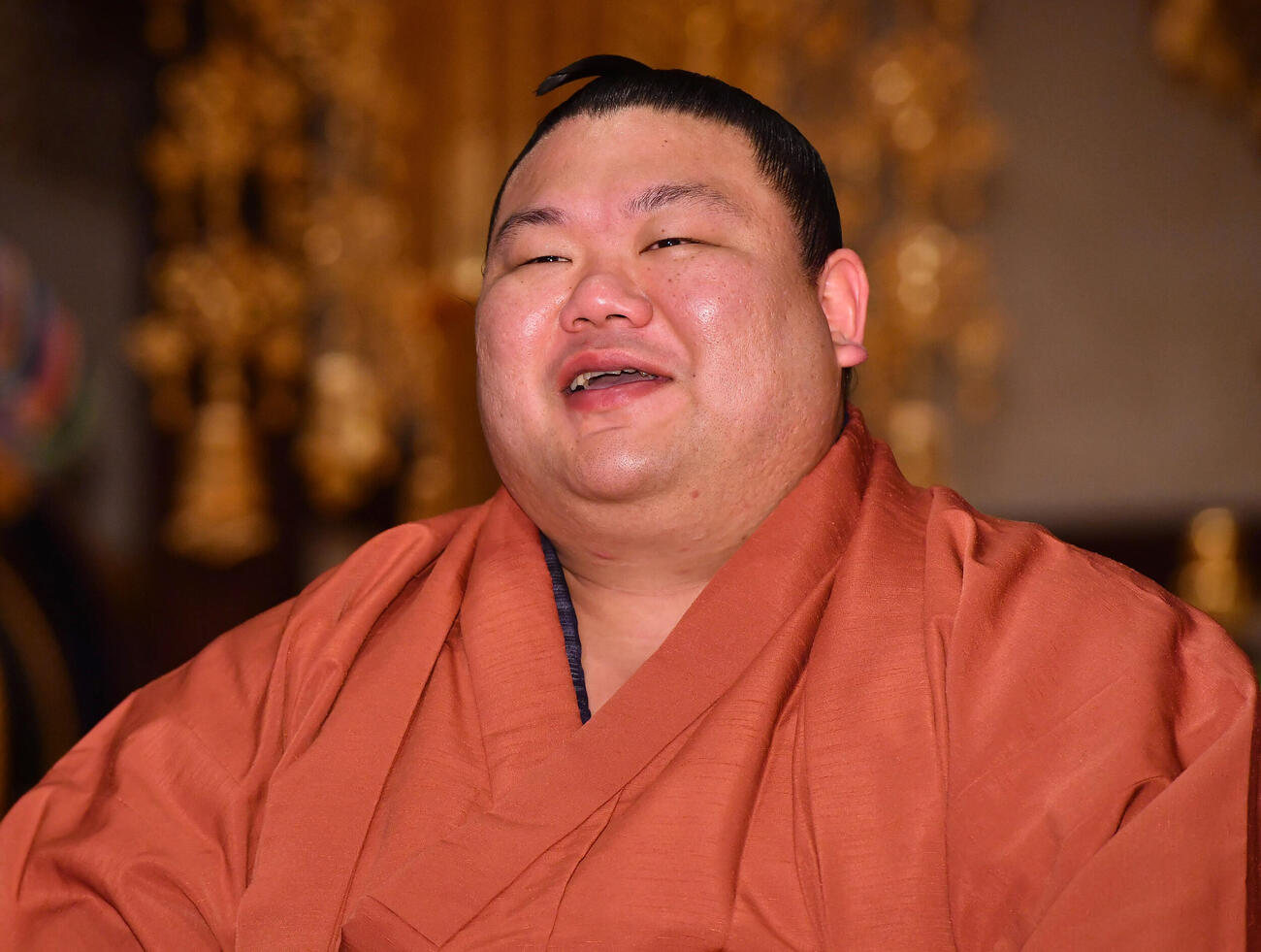 笑顔で会見を行う美ノ海（撮影・岩下翔太）