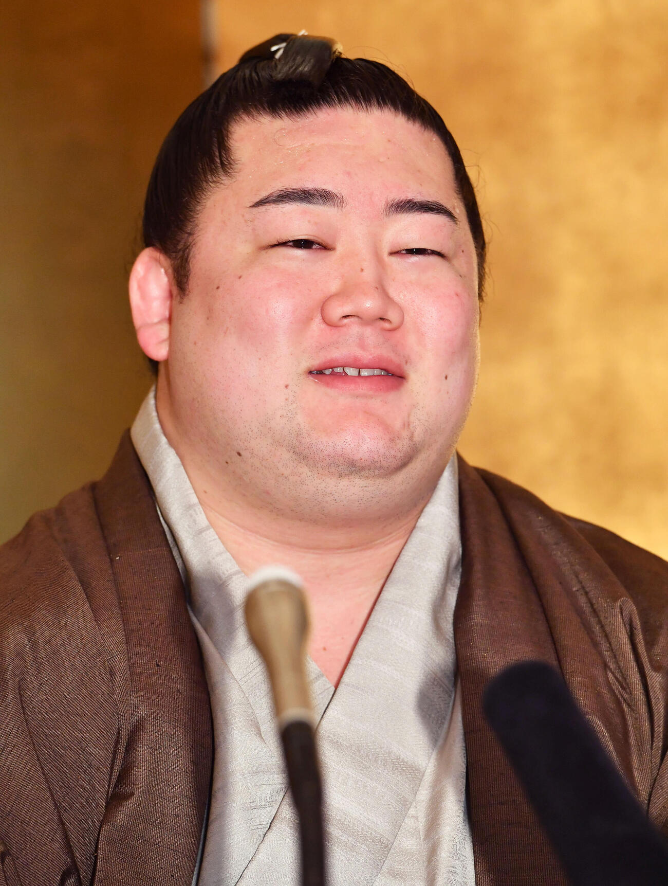 新入幕会見で笑顔を見せる嵐富士（撮影・岩下翔太）