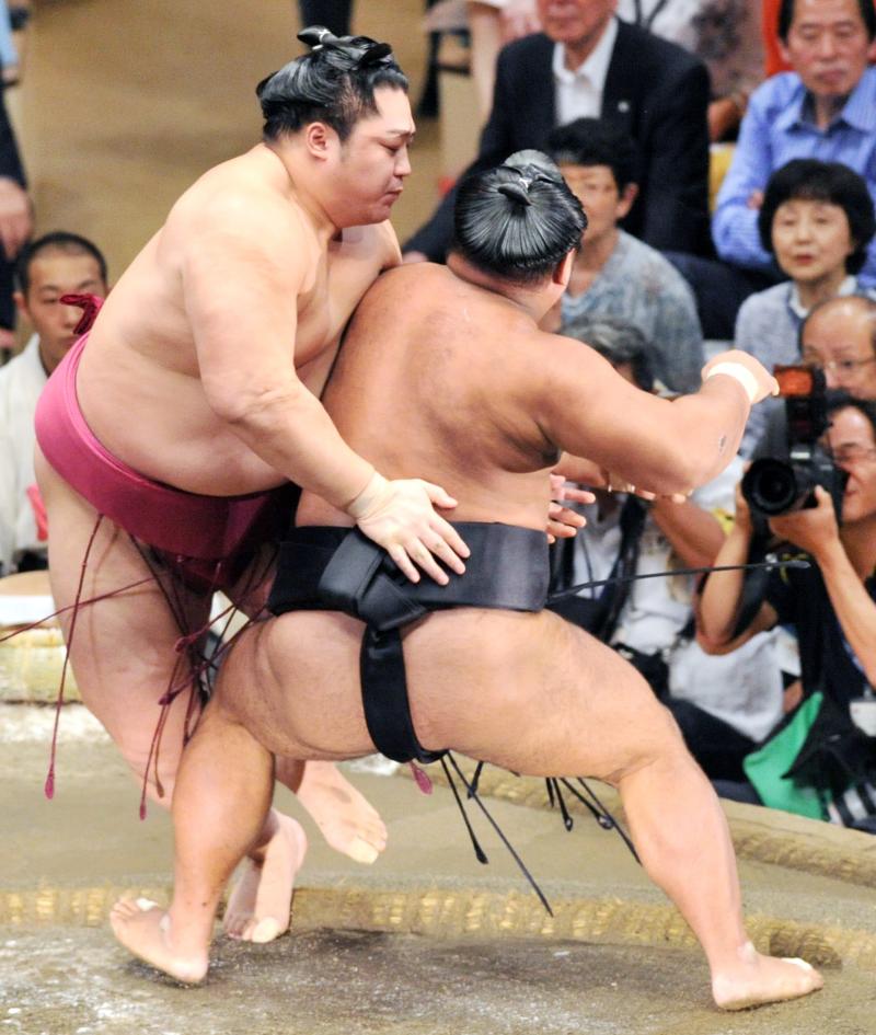 遠藤「反応が良かった」松鳳山に逆転のとったり - 大相撲 : 日刊スポーツ