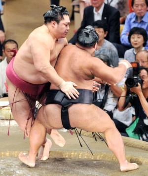遠藤「反応が良かった」松鳳山に逆転のとったり - 大相撲 : 日刊スポーツ