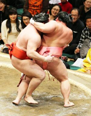 宇良「いやもう、無我夢中」珍技首ひねりで2連勝 - 大相撲 : 日刊スポーツ
