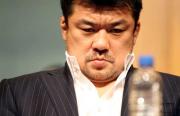 前日会見を行った吉田は、気合の入った表情で一点を見つめる