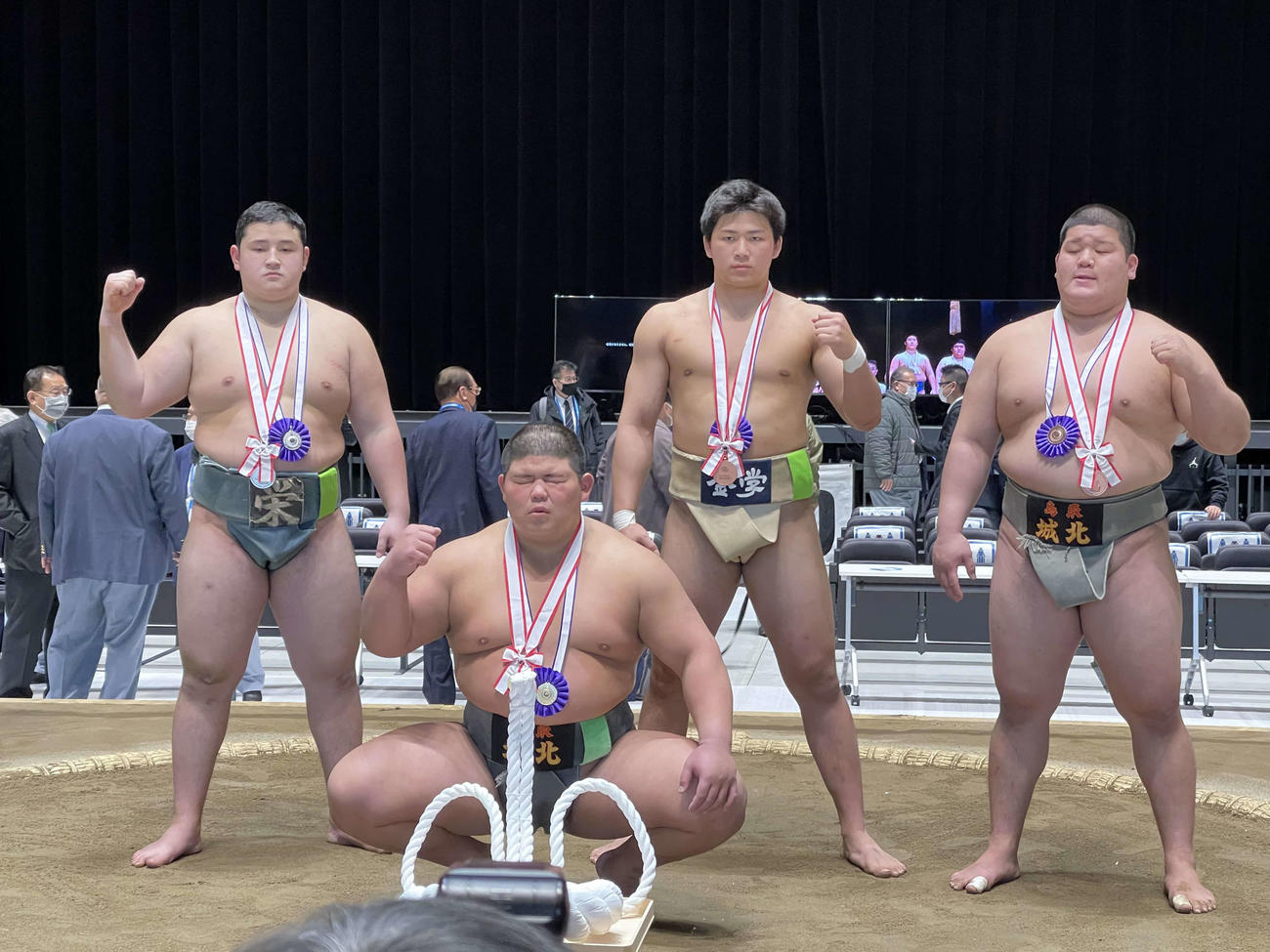 「立川立飛・元日相撲」で表彰された左から竹田章一郎、落合哲也、金沢学院・大森康弘、鳥取城北・延原闘真