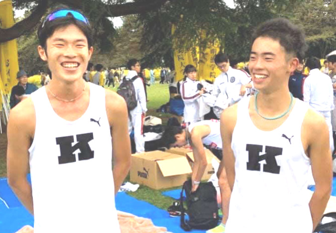 保科HC就任1年目に関東学生連合チームで走った根岸祐太さん（左）と現エースの杉浦慧選手（提供　神津伸子氏）