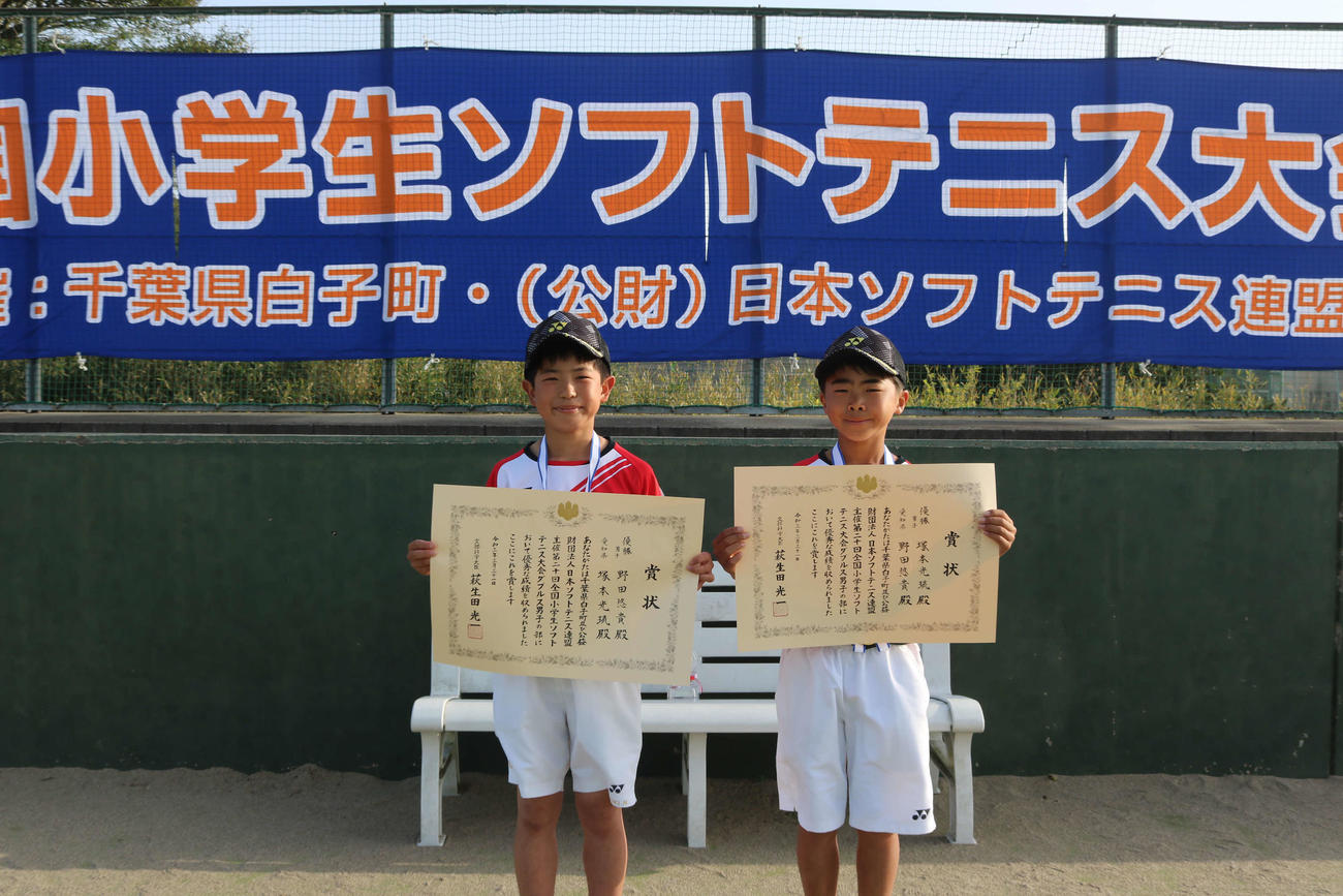 男子ダブルス初優勝の野田（左）・塚本ペア