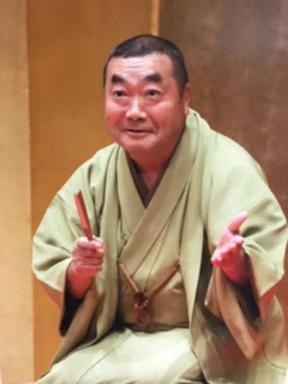 明るい芸風で高座をにぎわす橘家竹蔵