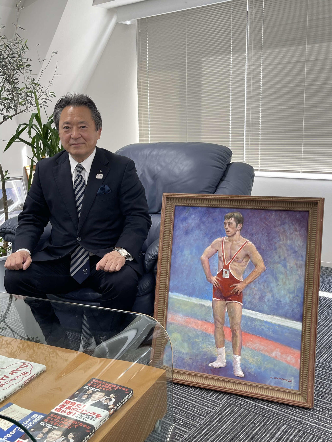 モントリオール五輪の試合前の肖像画を前に新規事業に力を込める工藤章氏