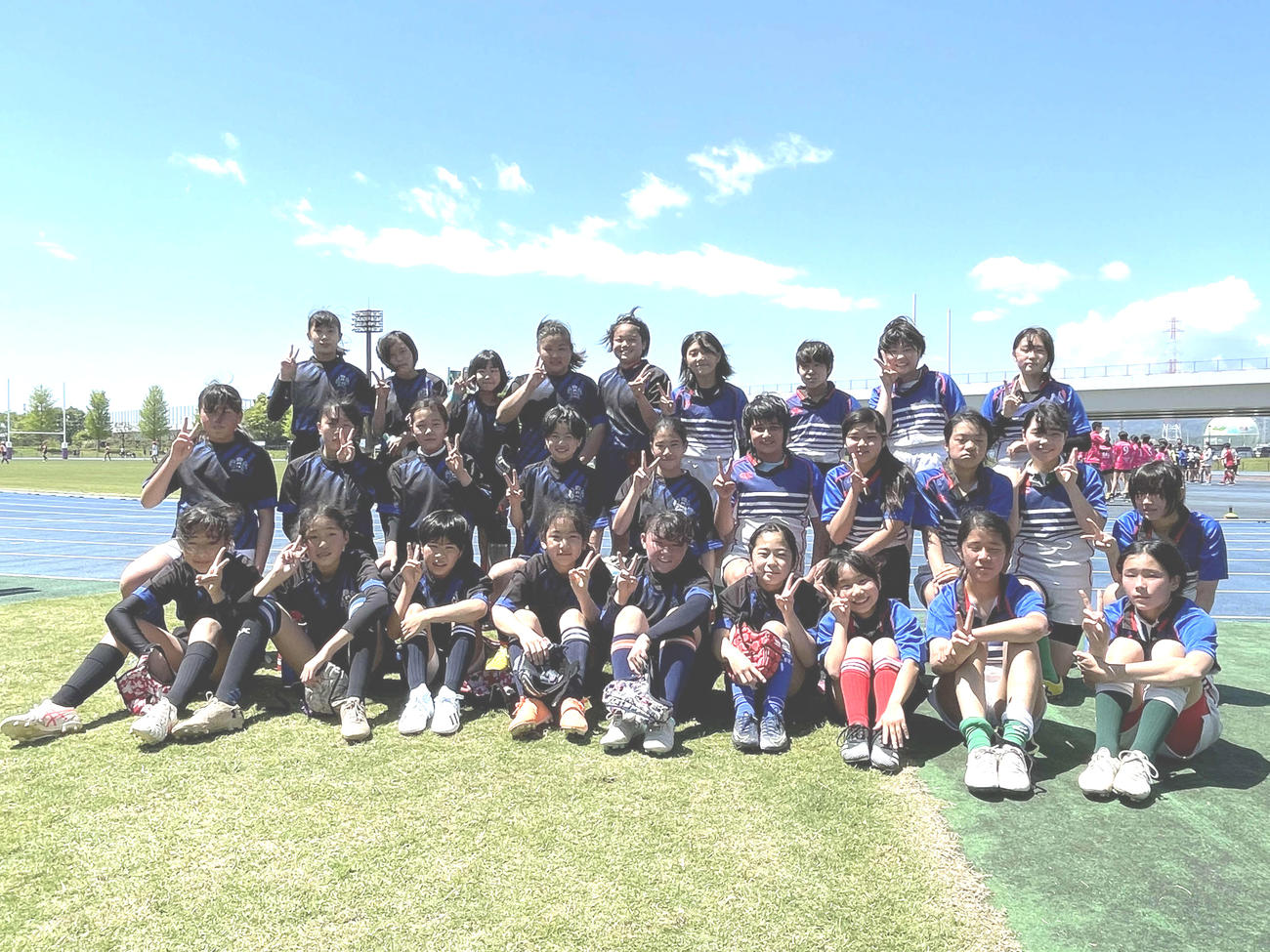 U13A（青と白）とU13B（青と黒）