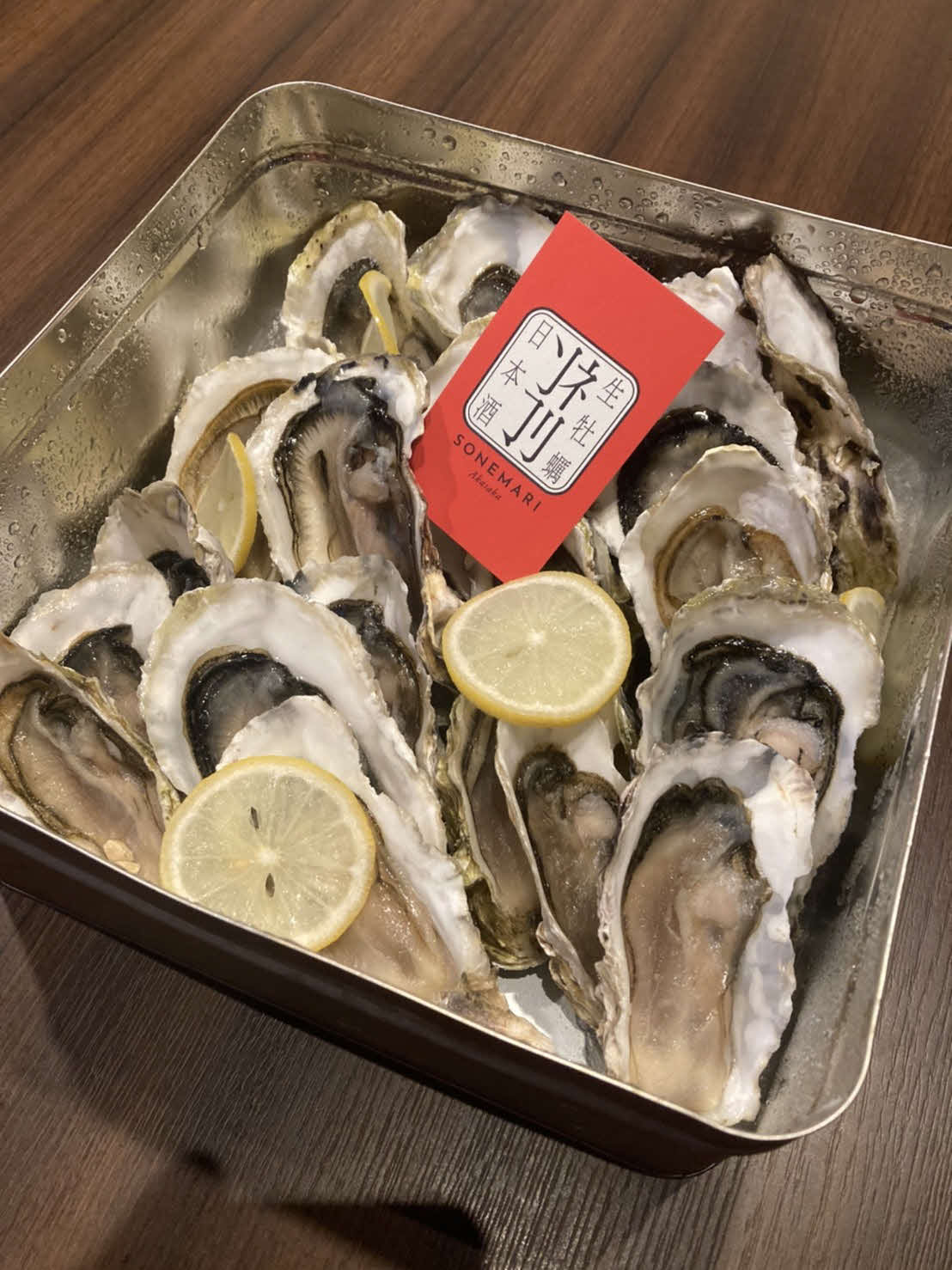 一斗缶に入った生カキ