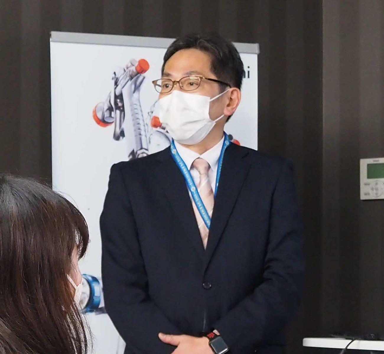 説明する野毛印刷社・川上課長