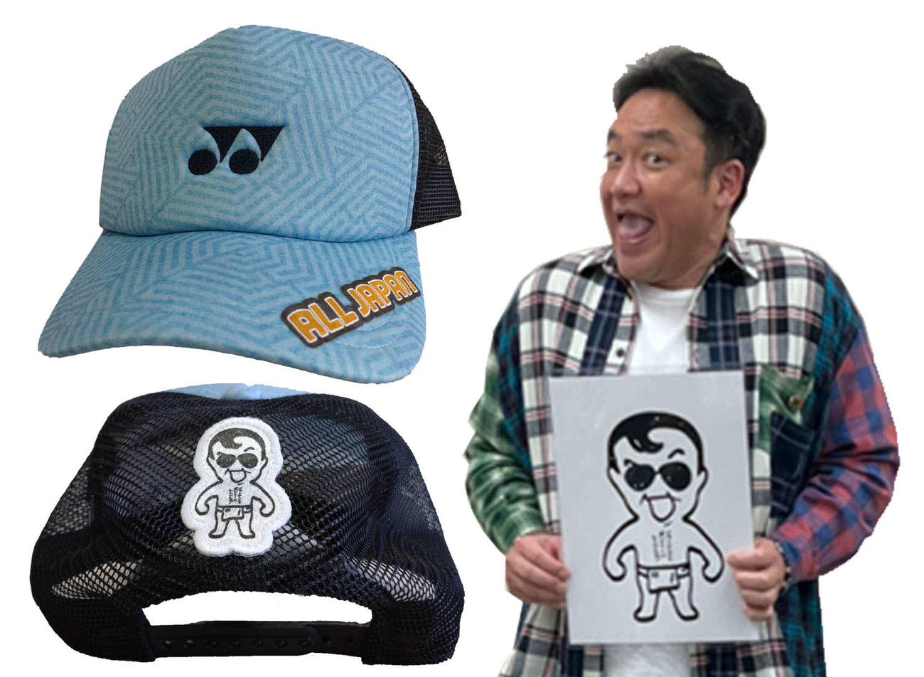 たむけんとソフトテニスのアンバサダーを務めるタレント足立梨花のサイン入りオリジナルキャップ