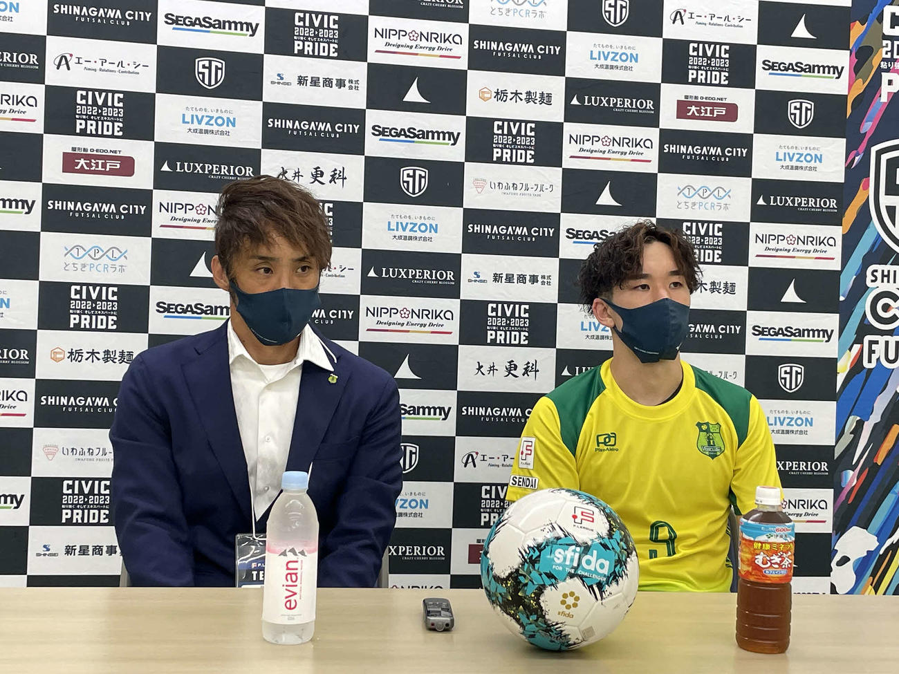 試合後に会見した清水監督（左）と平澤主主将©F.LEAGUE_PR
