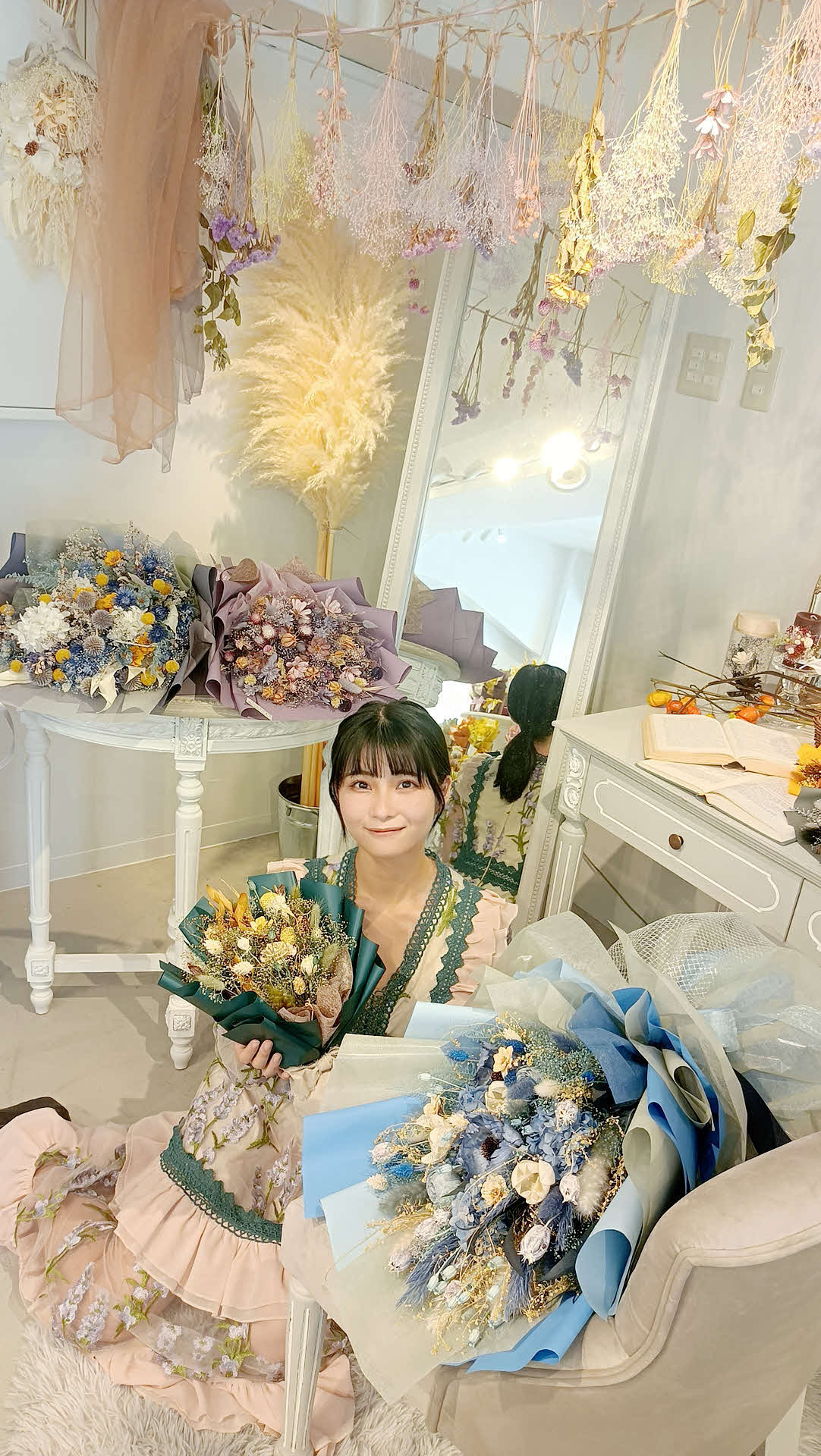 「Calon　DRY　FLOWER　はなれ　銀座有楽町店」を訪れた三田のえ