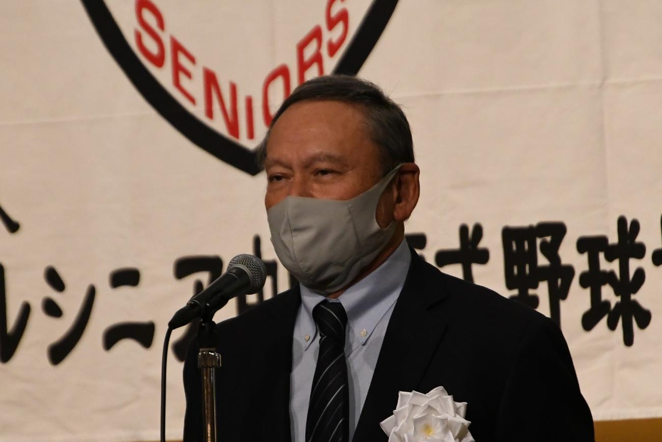 あいさつする林会長
