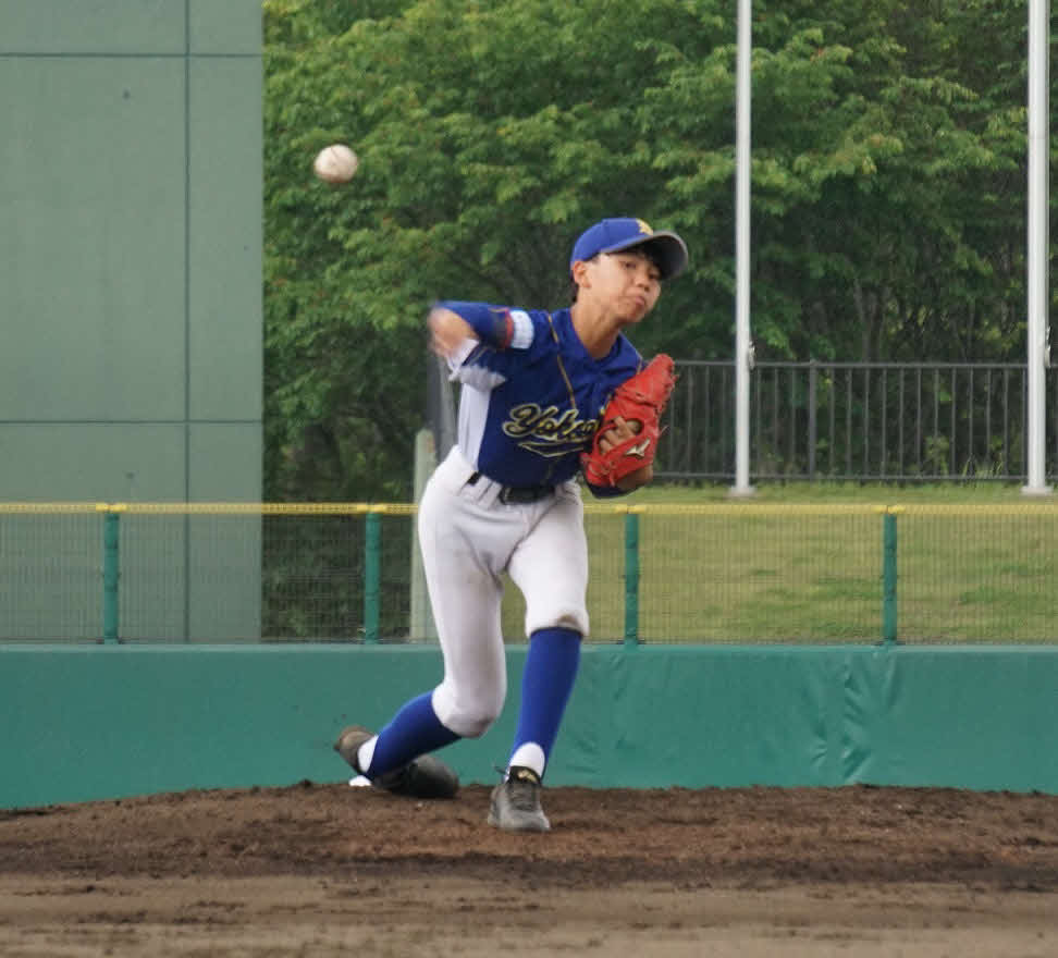 投げる横浜旭ヤングベースボールクラブ八木