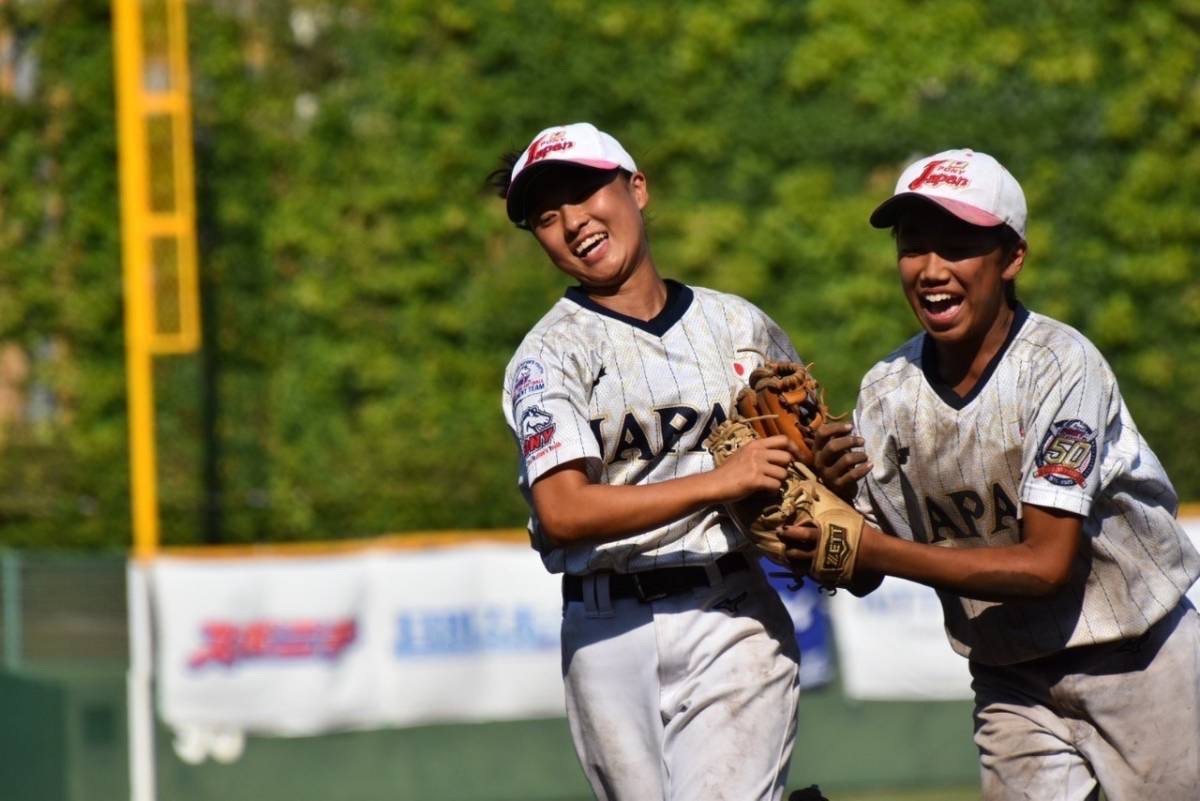MVPの西村（左）と優秀選手の長谷