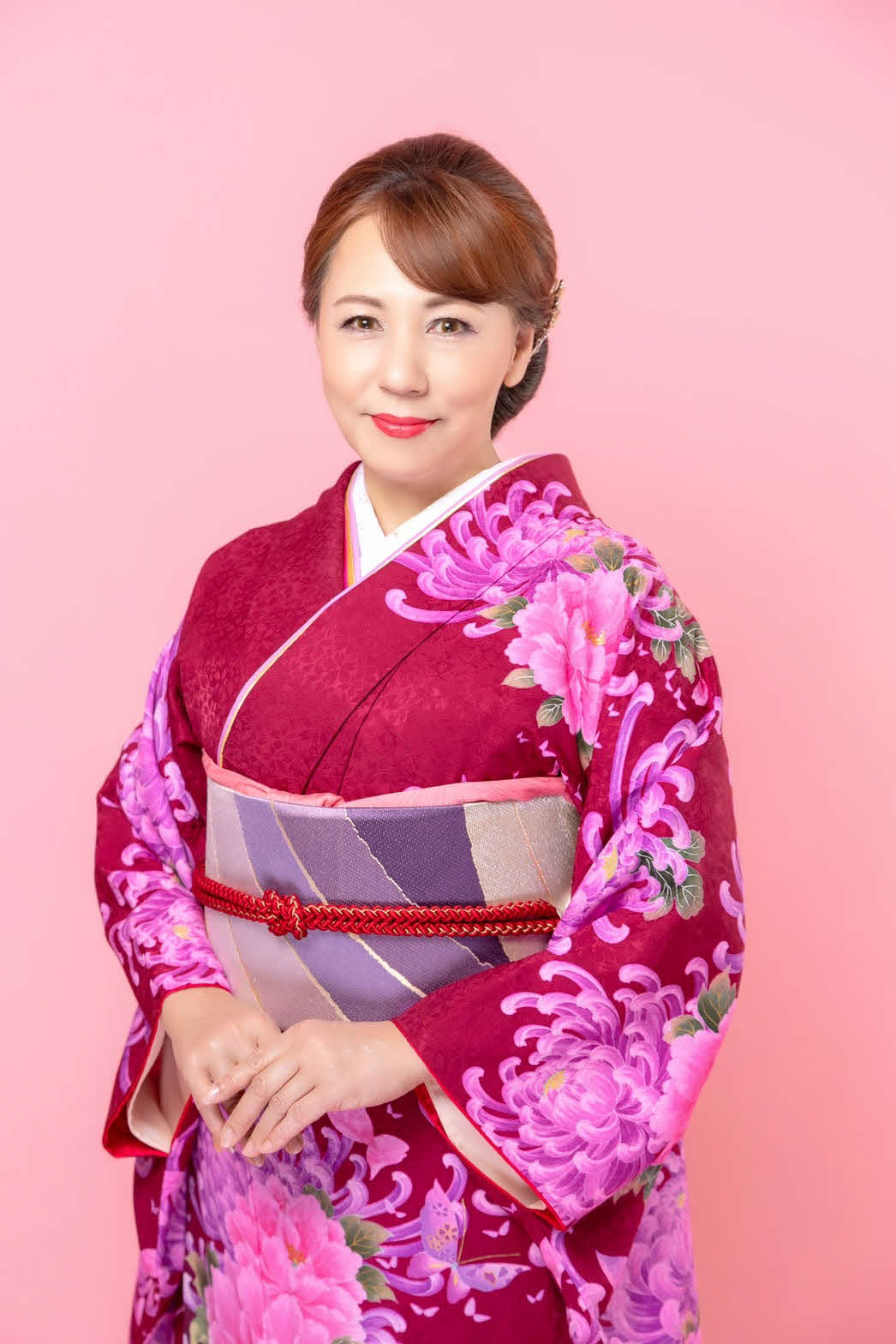 13日に新曲をリリースする華乃美幸