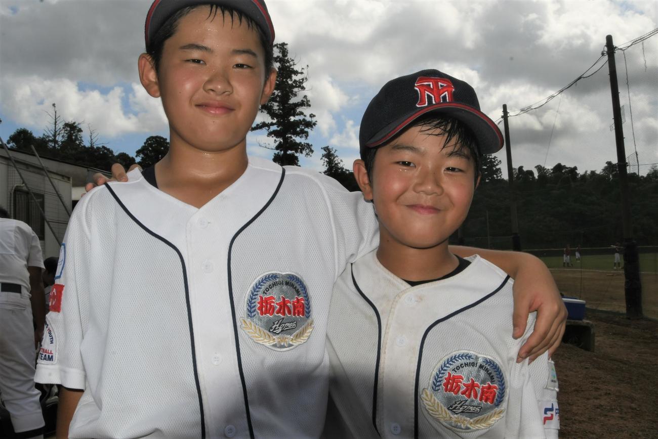 栃木南の小学生コンビ。6年生の張替陽太（左）と4年生の白瀬匠