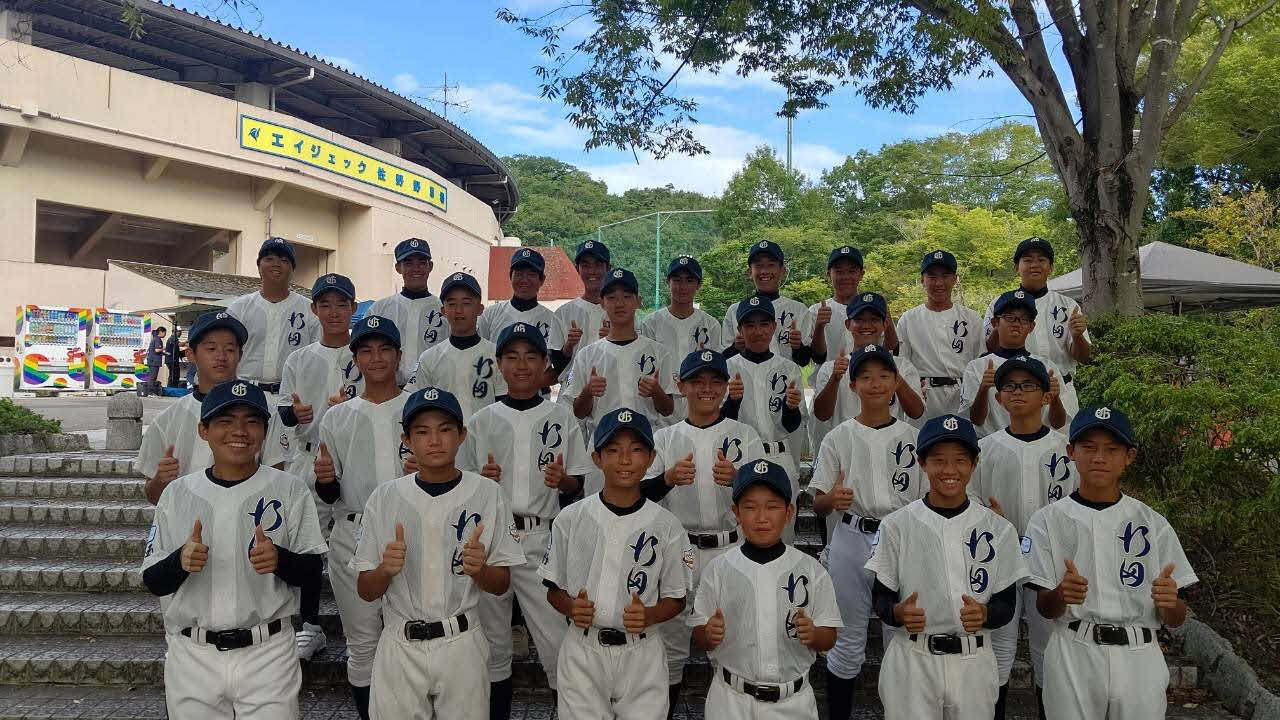 全員野球の行田＝2023年9月30日