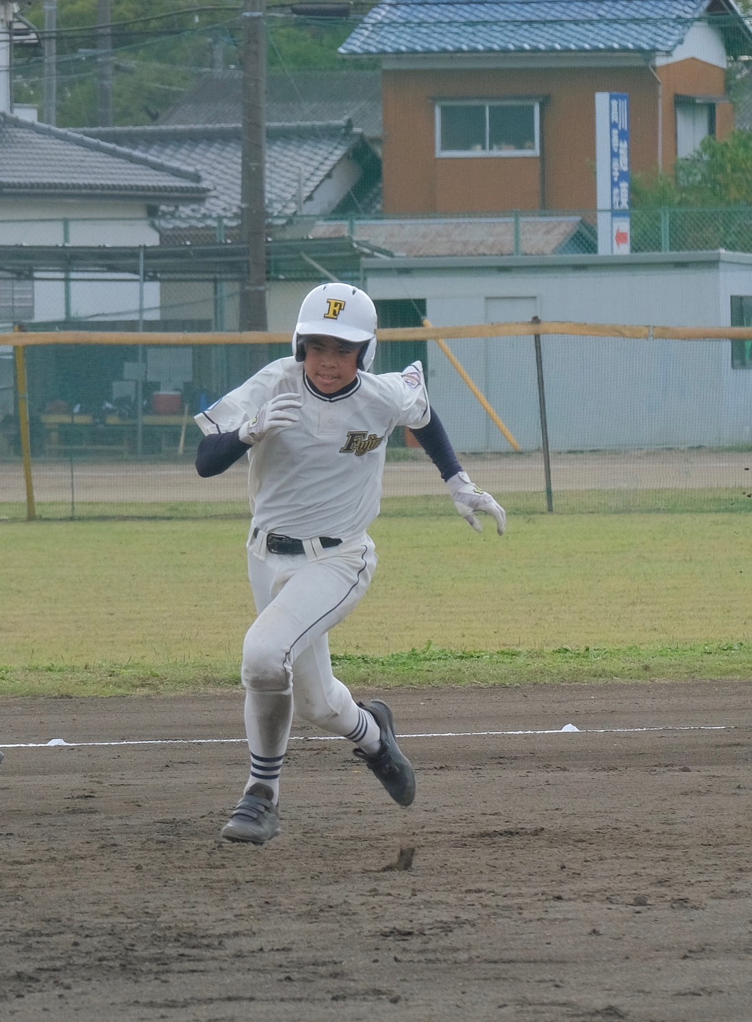 走塁する富士見B・平聡太主将
