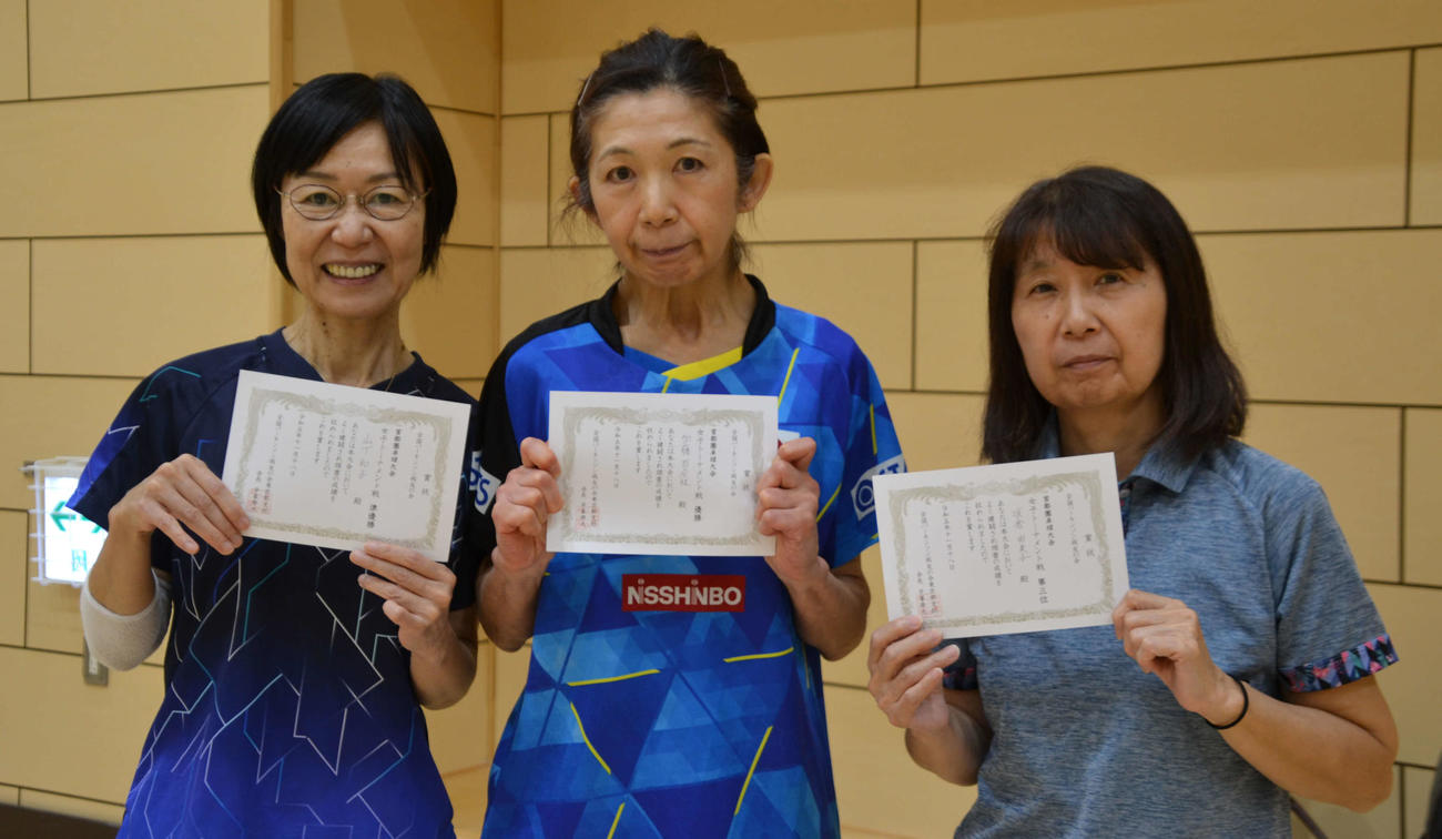 入賞した左から山下さん、加藤さん、板倉さん