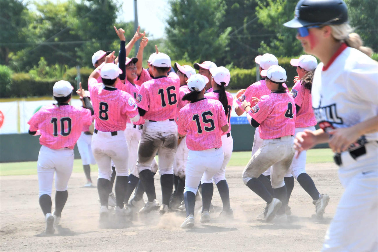 昨年夏ガールズワールドシリーズで米国を破り優勝したうU－15日本代表
